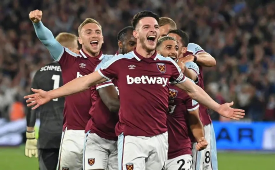  西汉姆联防守漏洞百出主场惨败曼城