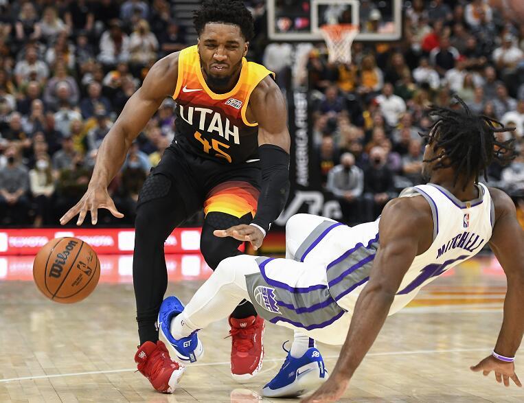  福克斯关键抢断助攻国王加时险胜勇士保留季后赛希望