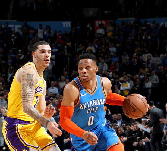  布克末节独得十八分太阳客场力擒湖人延续连胜势头